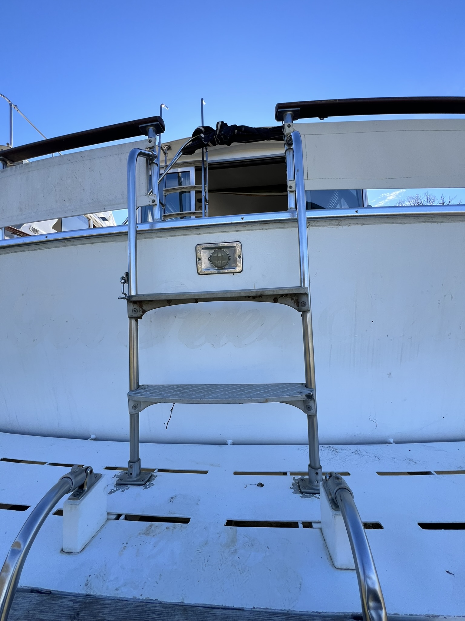 Marinette Flybridge Ladders